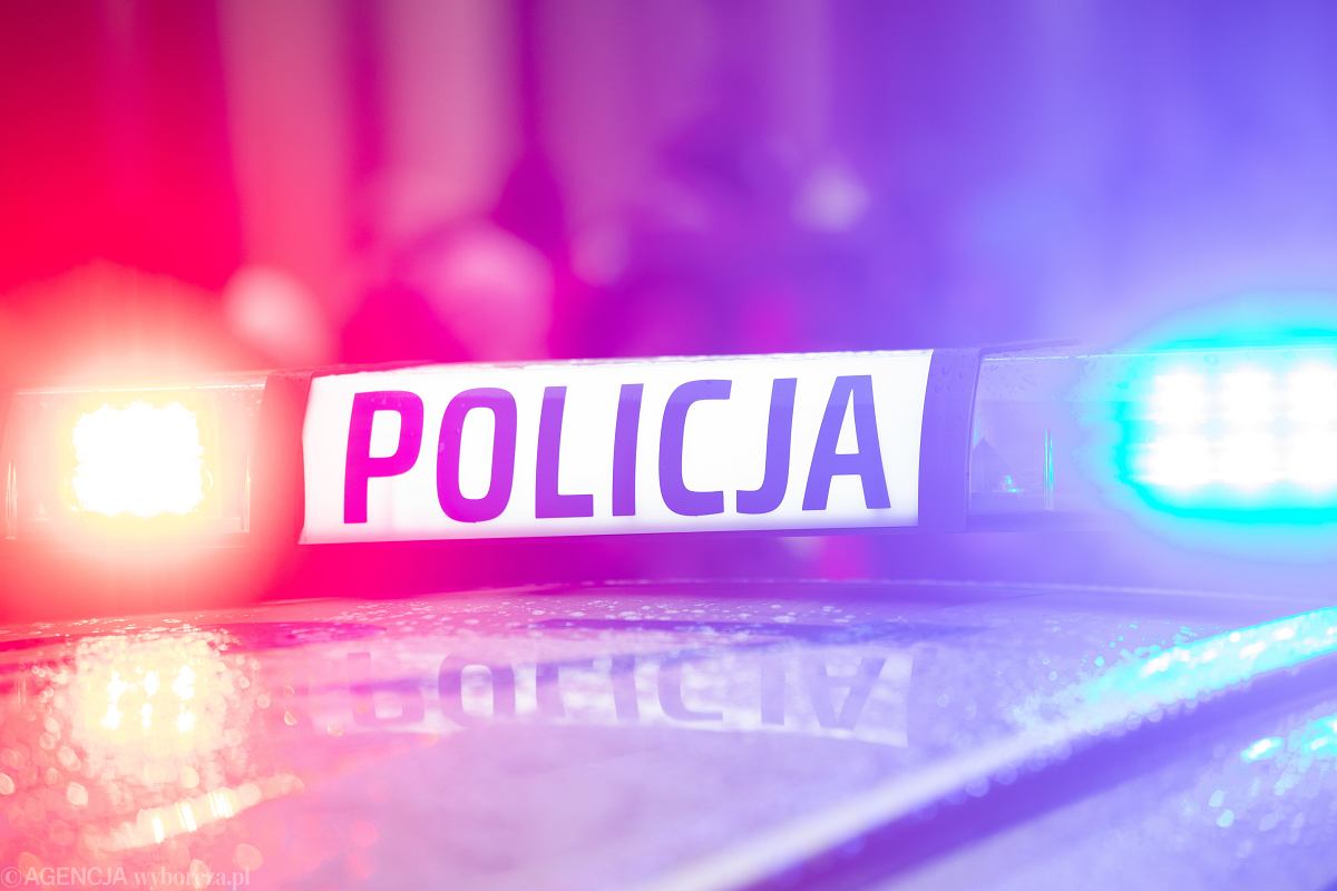 The body of a 45-year-old man was lying on a street in Poznań. Two people arrested by police