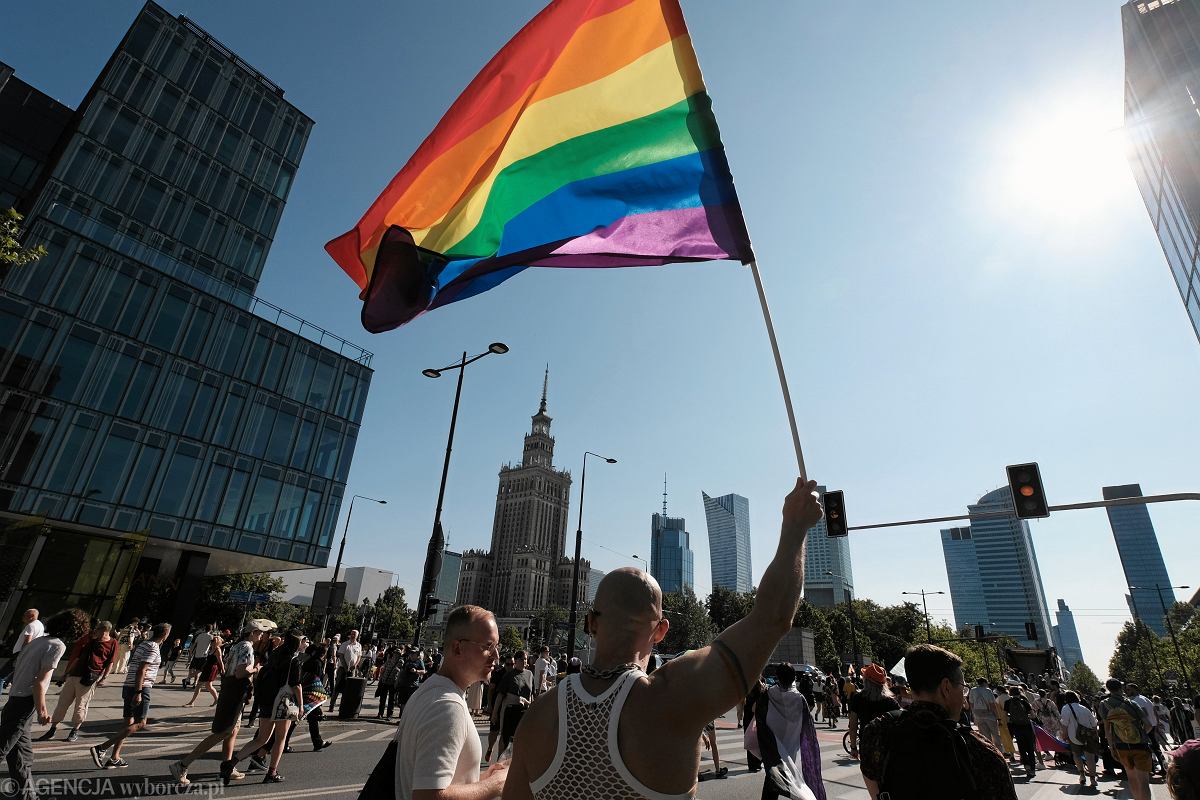 Partnerships. The Ministry of Defence proposes a trial year for couples before signing a joint relationship agreement