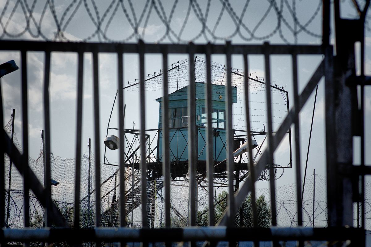 "Beating on your feet." How did the death of a Pole in a Russian prison occur?